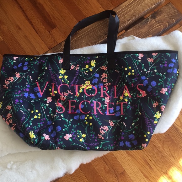 💐NWOT Victoria’s Secret zippered bag💐 - Picture 3 of 8